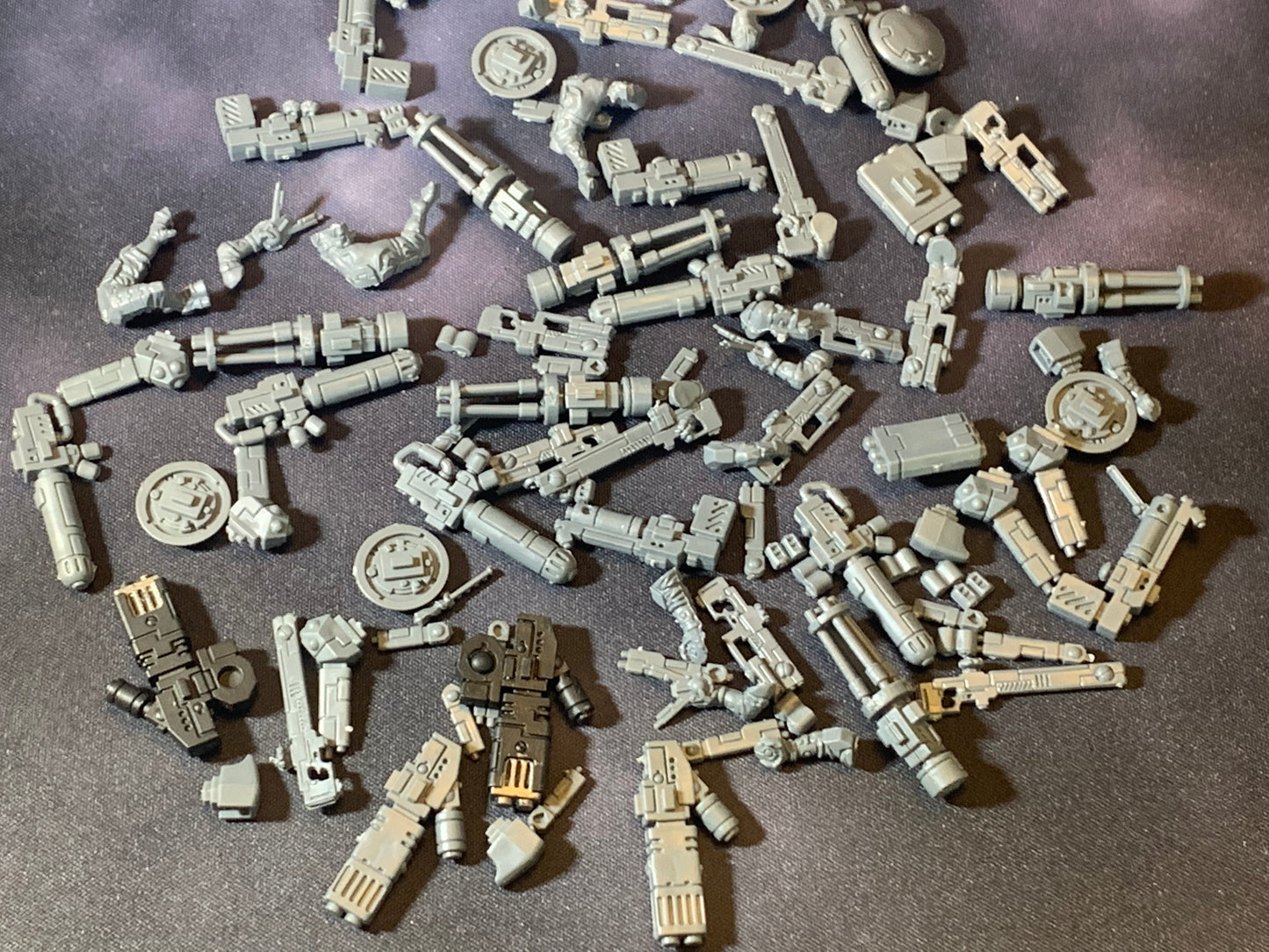 Warhammer 40k Tau Crisis Battlesuits Suits with Weapon Bits
