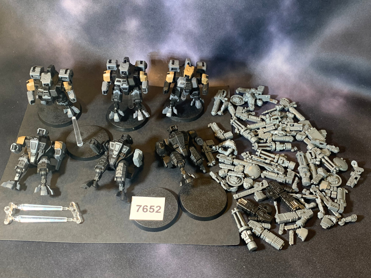 Warhammer 40k Tau Crisis Battlesuits Suits with Weapon Bits